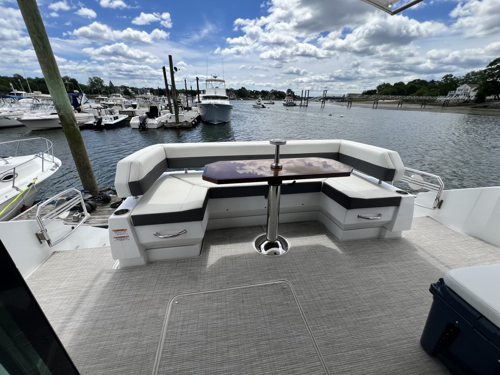 2021 Cruisers Yachts 50 Cantius - Photo 13