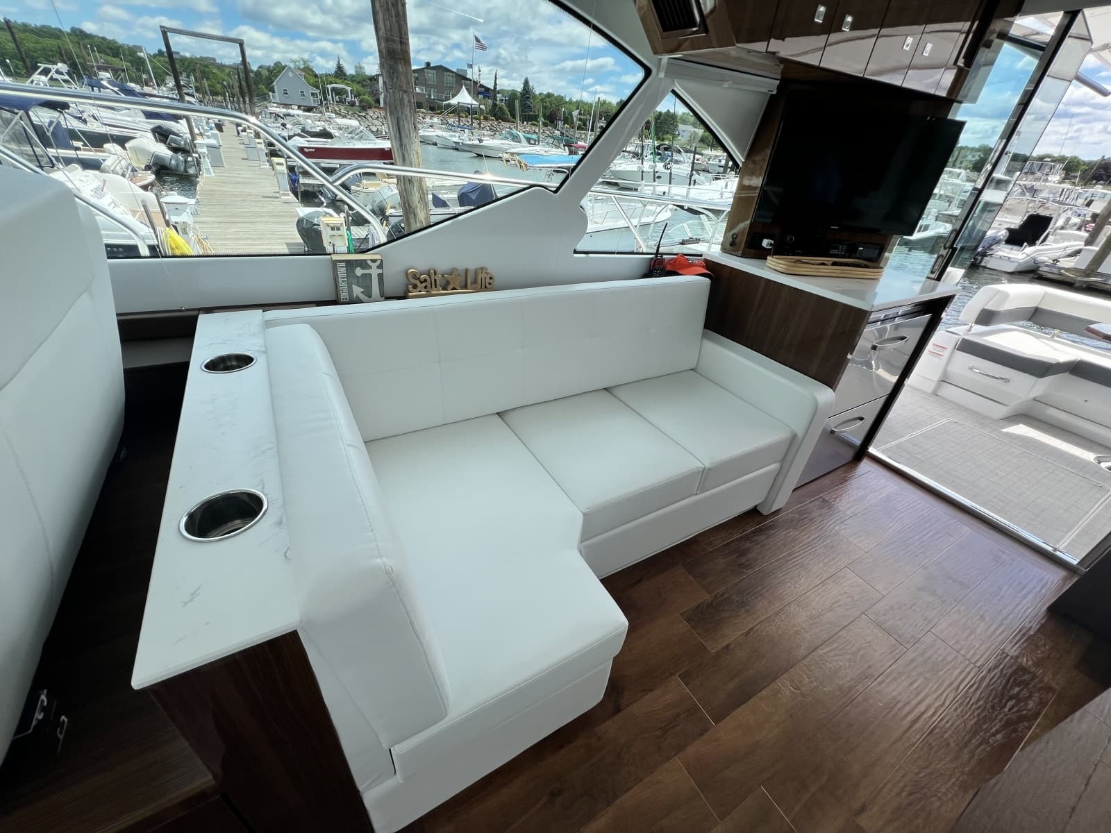 2021 Cruisers Yachts 50 Cantius - Photo 4
