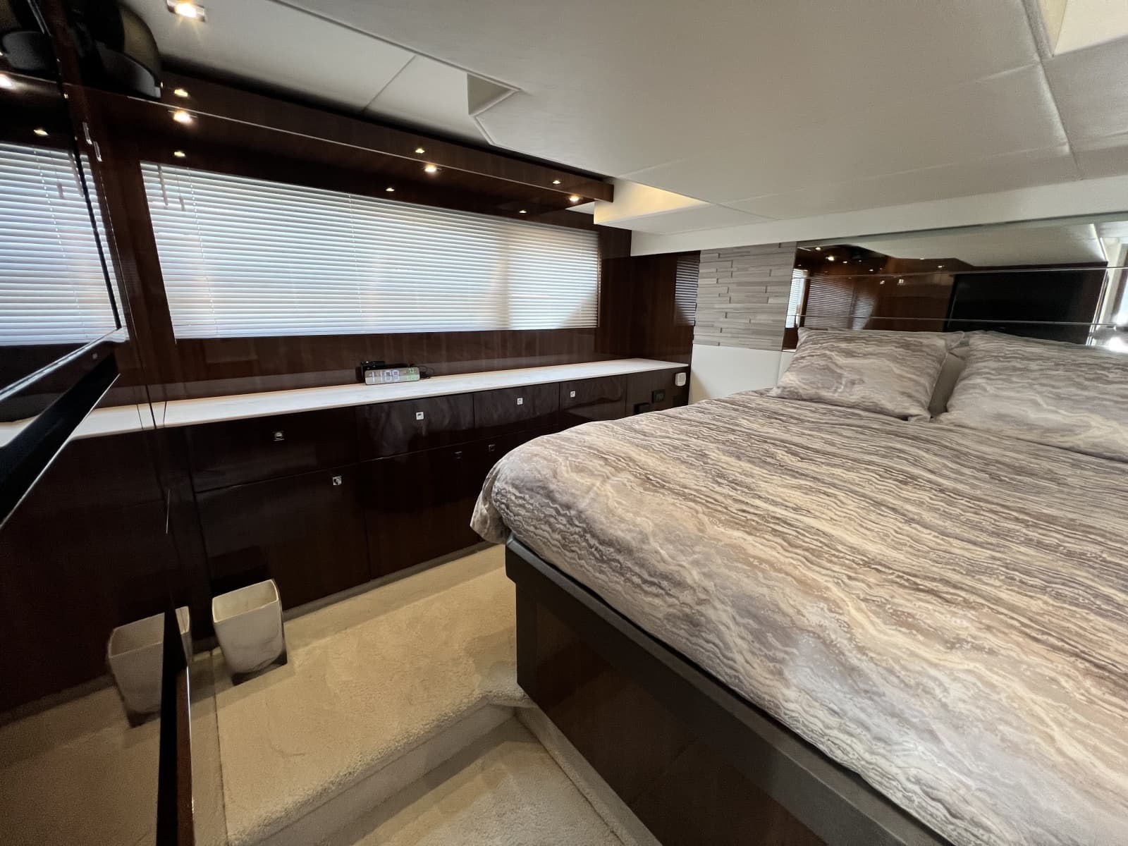 2021 Cruisers Yachts 50 Cantius - Photo 41