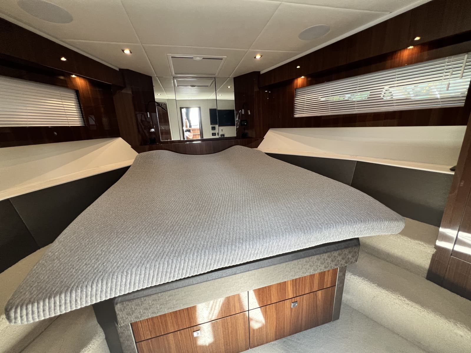 2021 Cruisers Yachts 50 Cantius - Photo 30