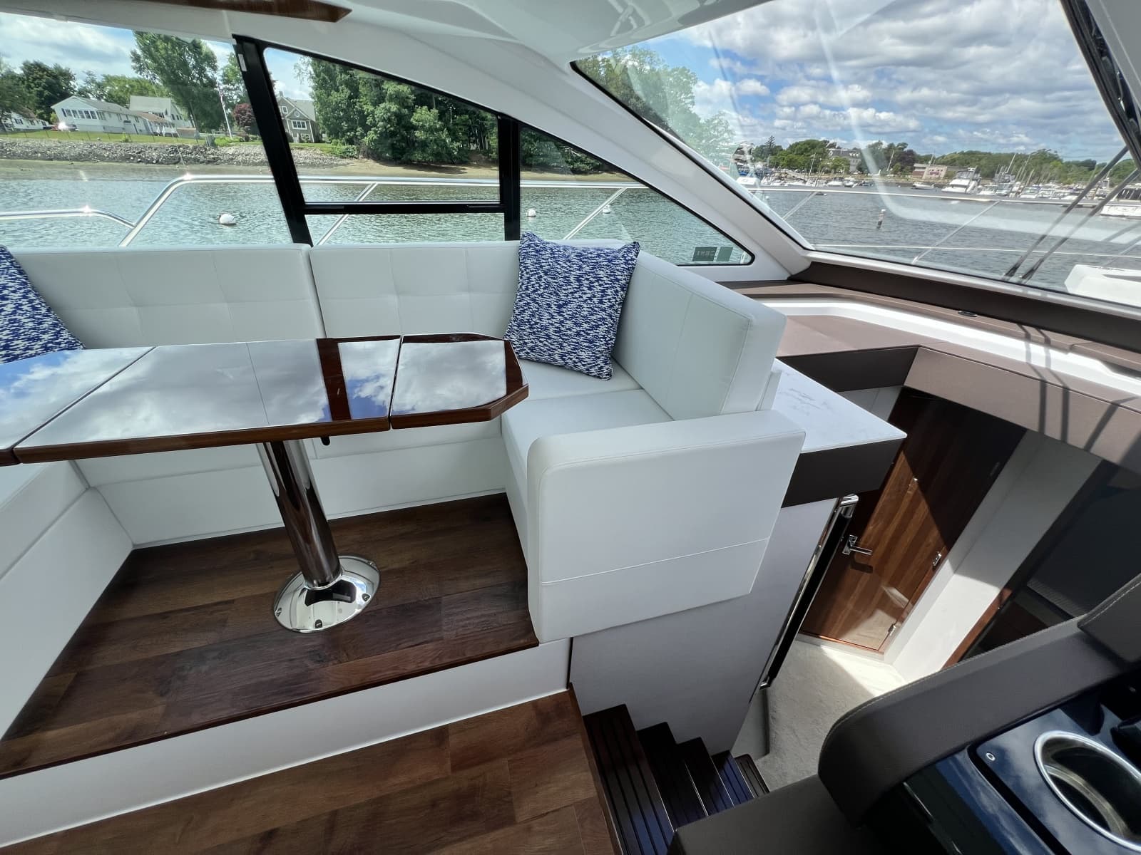 2021 Cruisers Yachts 50 Cantius - Photo 8