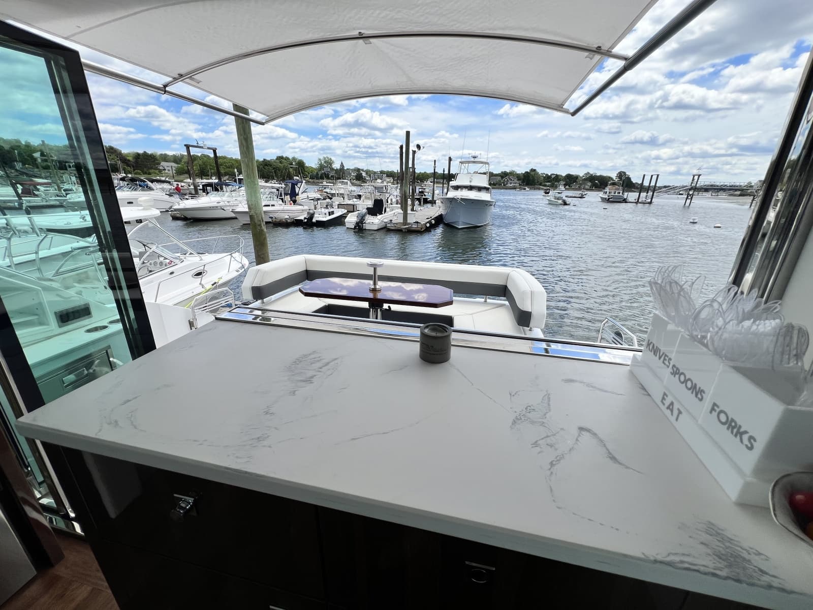 2021 Cruisers Yachts 50 Cantius - Photo 12