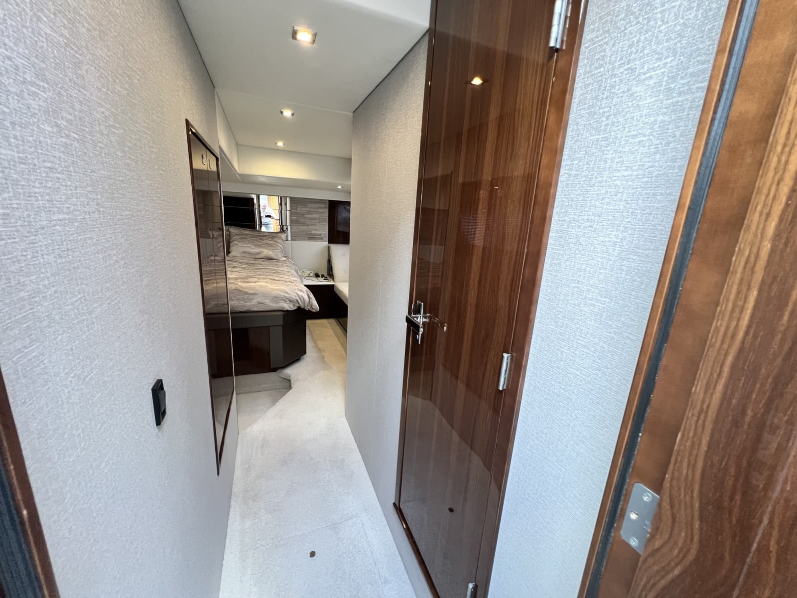 2021 Cruisers Yachts 50 Cantius - Photo 37