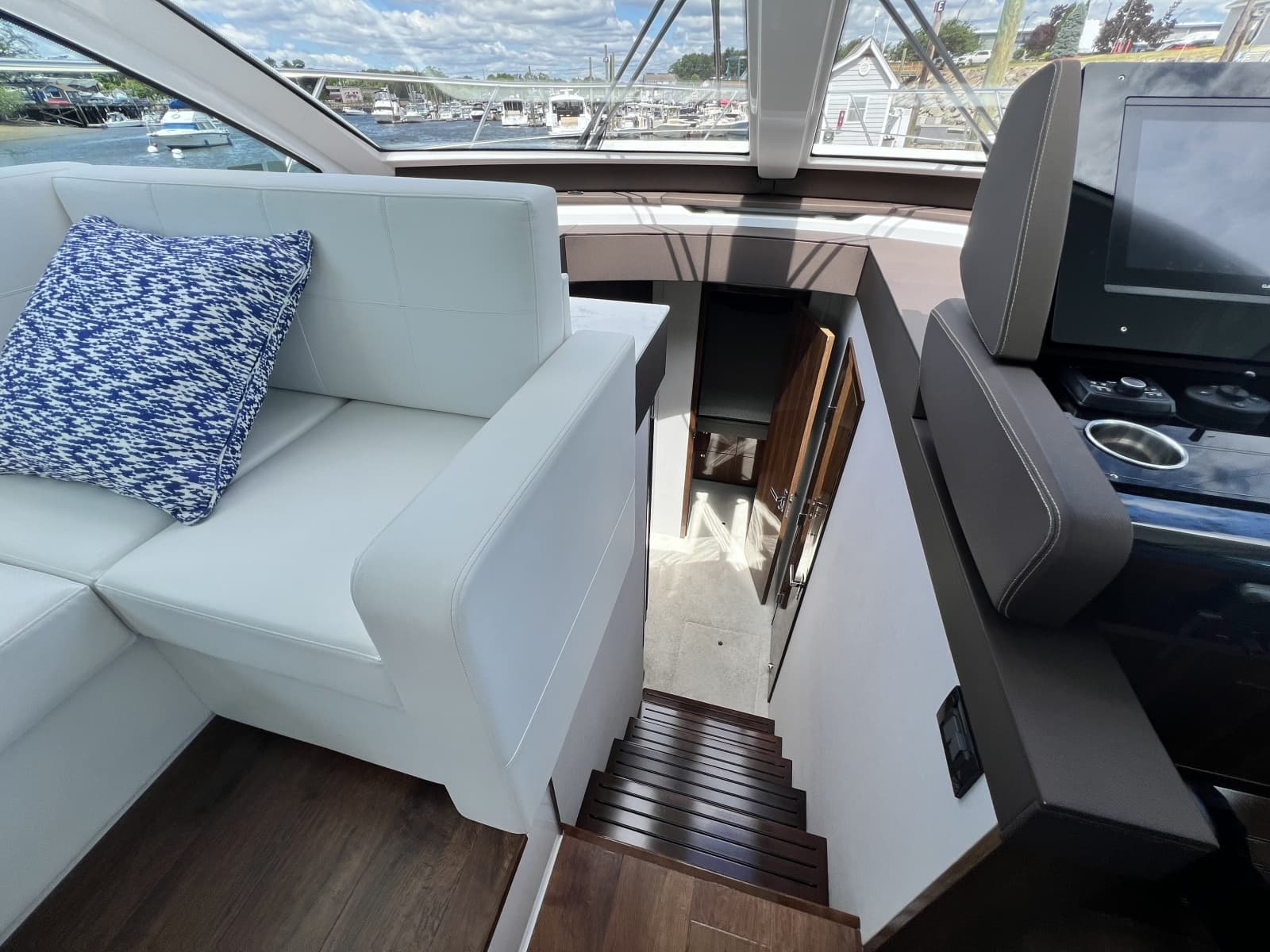 2021 Cruisers Yachts 50 Cantius - Photo 28