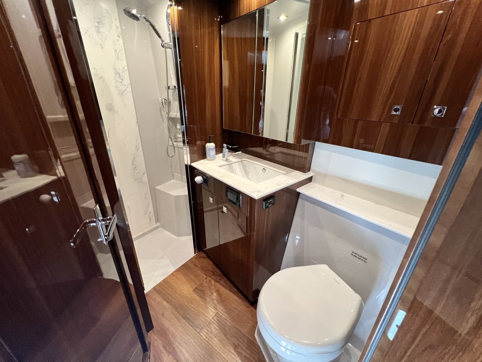 2021 Cruisers Yachts 50 Cantius - Photo 33