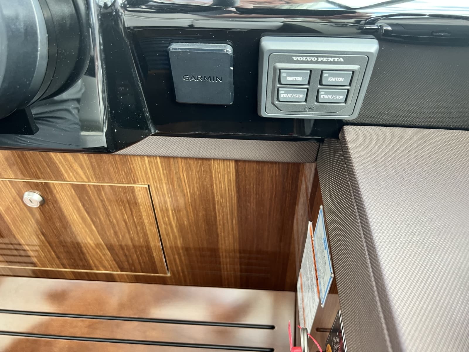 2021 Cruisers Yachts 50 Cantius - Photo 22