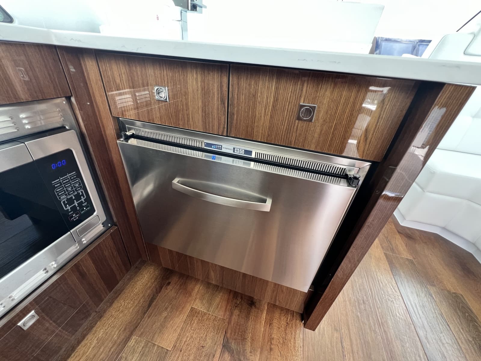 2021 Cruisers Yachts 50 Cantius - Photo 15