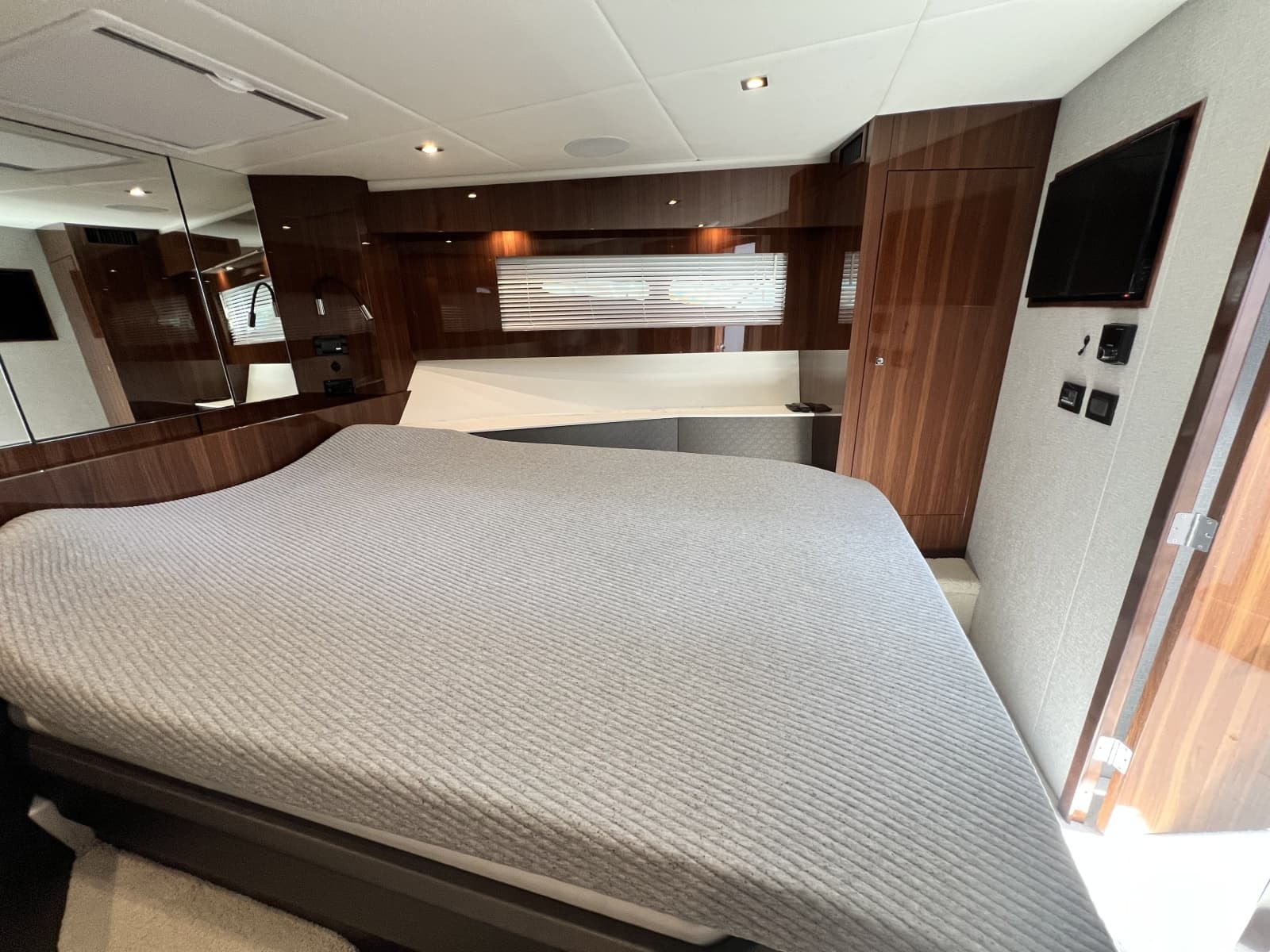 2021 Cruisers Yachts 50 Cantius - Photo 31