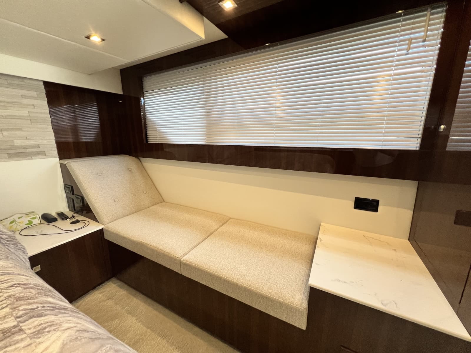 2021 Cruisers Yachts 50 Cantius - Photo 40