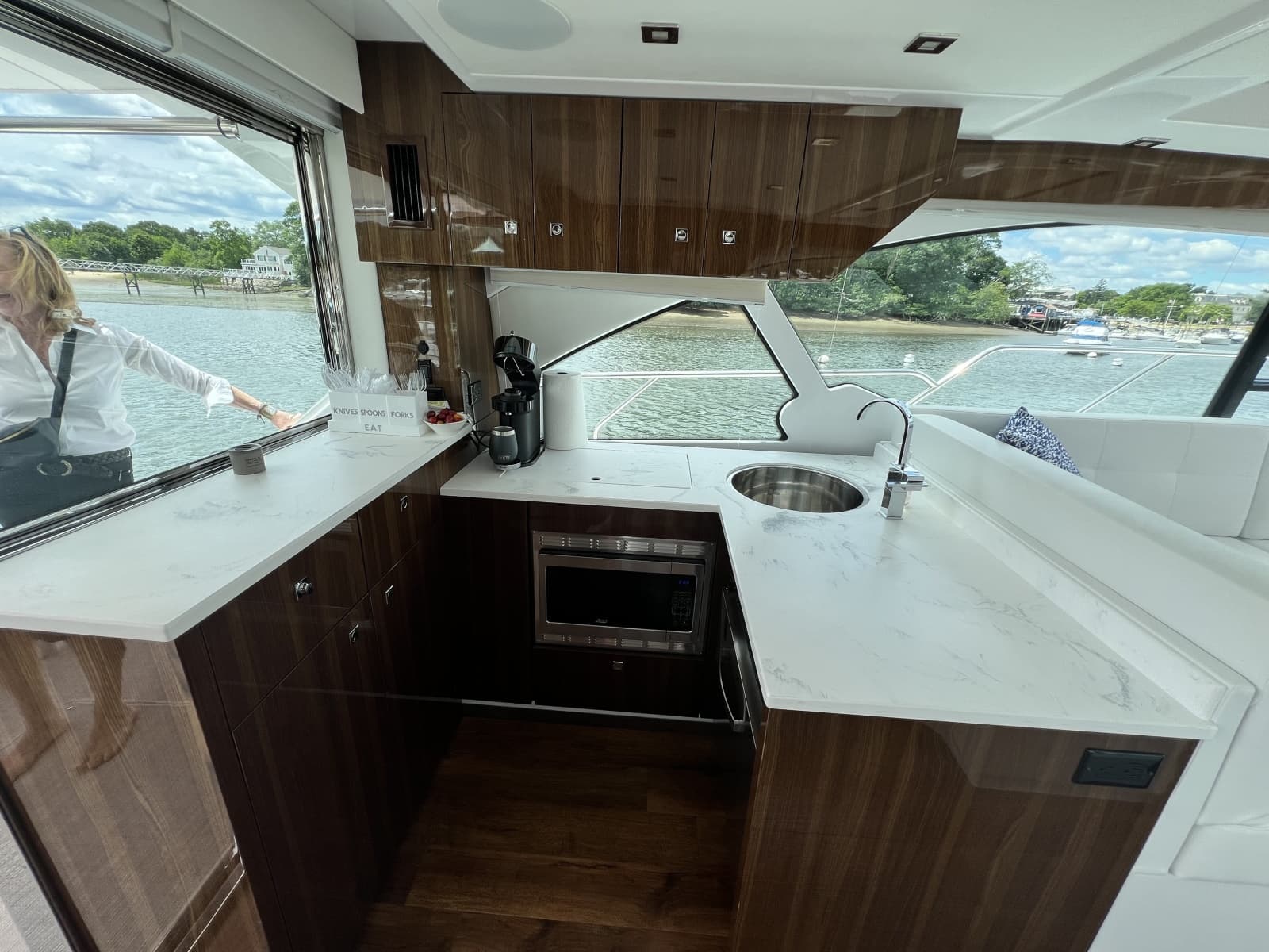 2021 Cruisers Yachts 50 Cantius - Photo 6