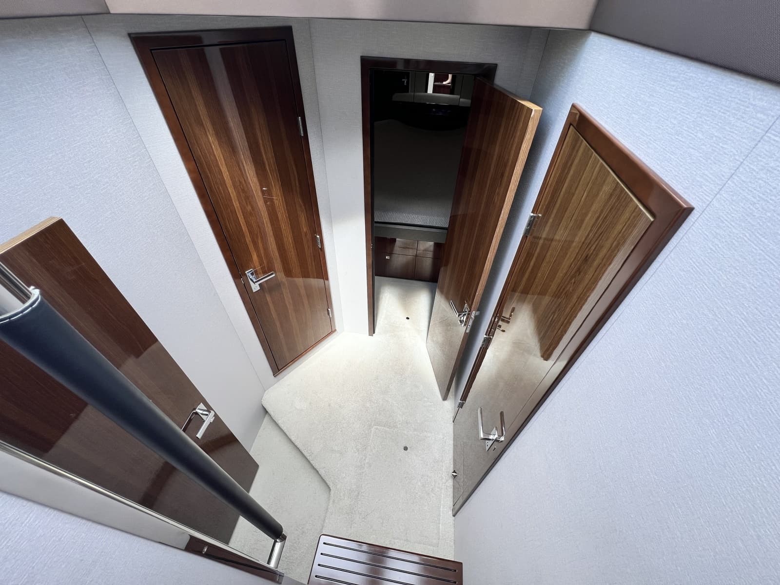 2021 Cruisers Yachts 50 Cantius - Photo 29