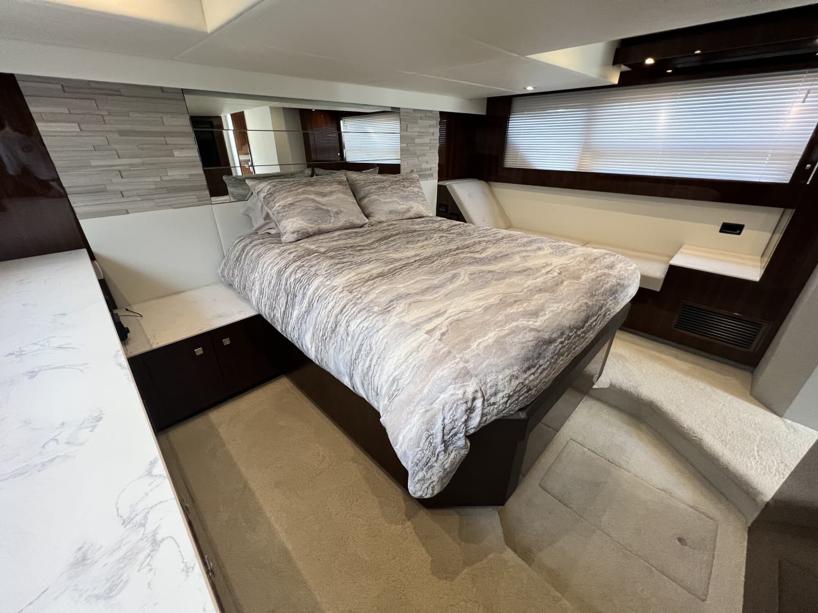 2021 Cruisers Yachts 50 Cantius - Photo 45