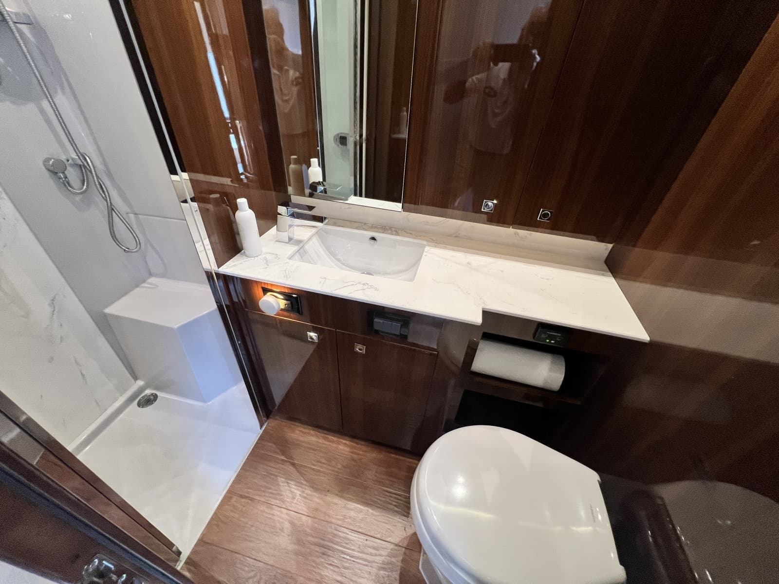 2021 Cruisers Yachts 50 Cantius - Photo 38