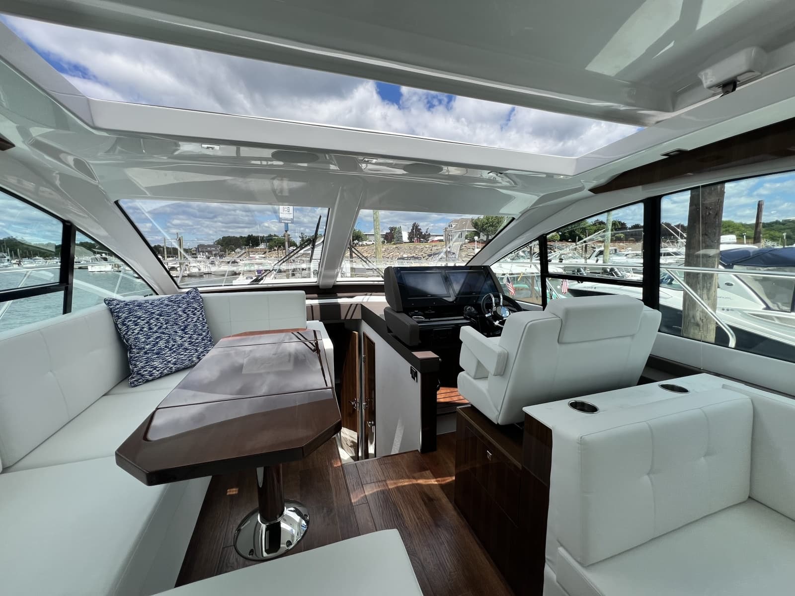 2021 Cruisers Yachts 50 Cantius - Photo 7
