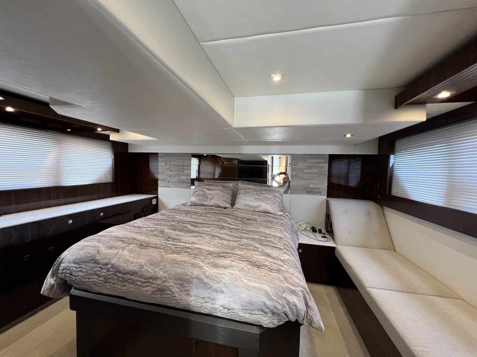 2021 Cruisers Yachts 50 Cantius - Photo 39