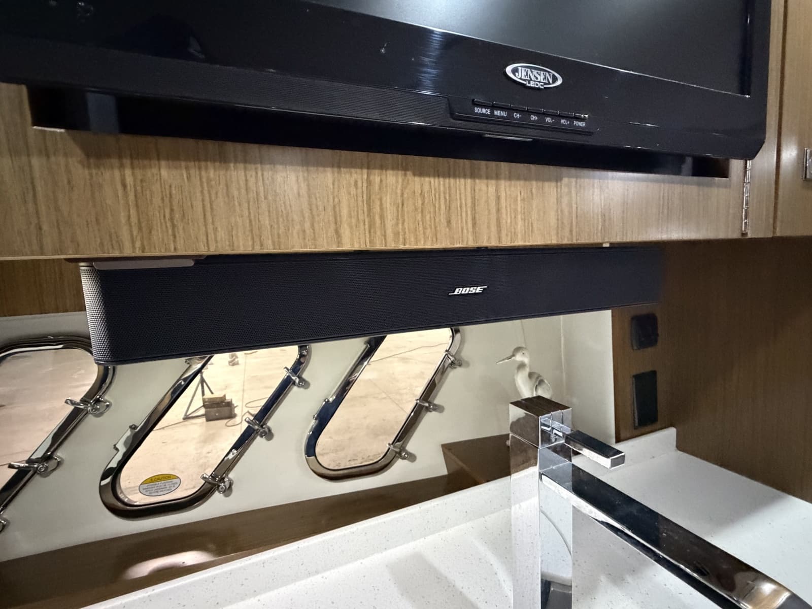 2014 Cruisers 350 Express - Photo 17