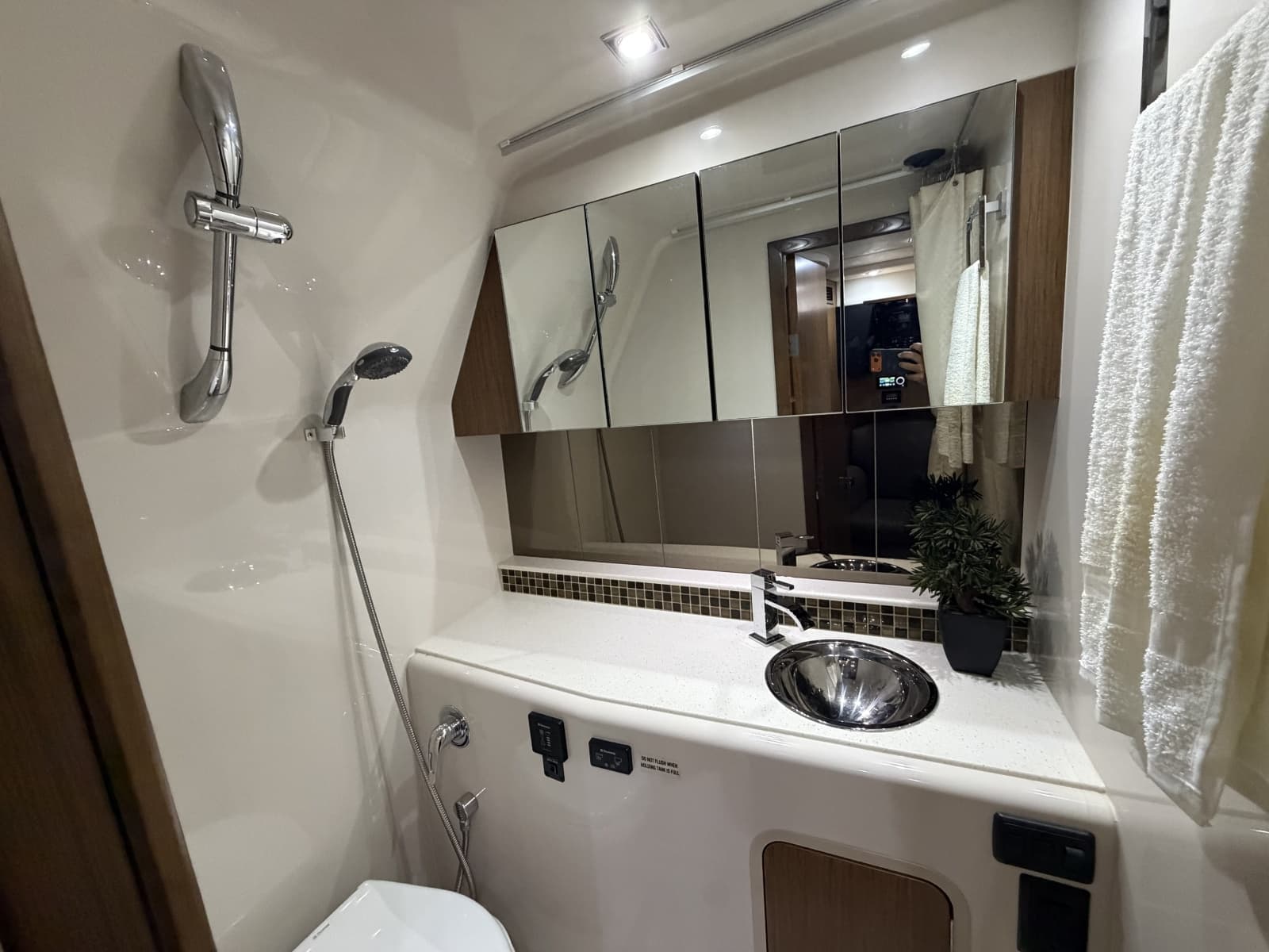 2014 Cruisers 350 Express - Photo 20
