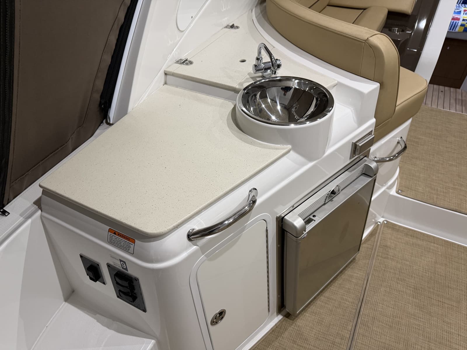 2014 Cruisers 350 Express - Photo 28