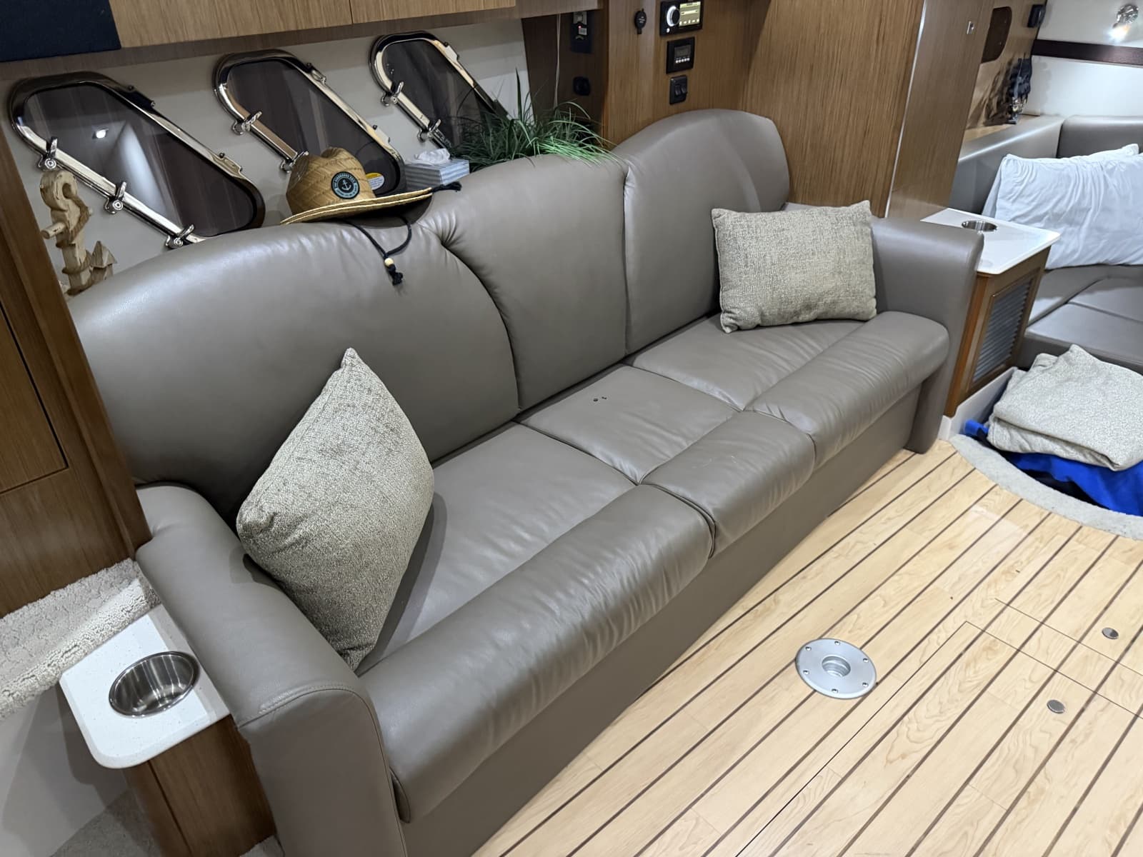 2014 Cruisers 350 Express - Photo 68
