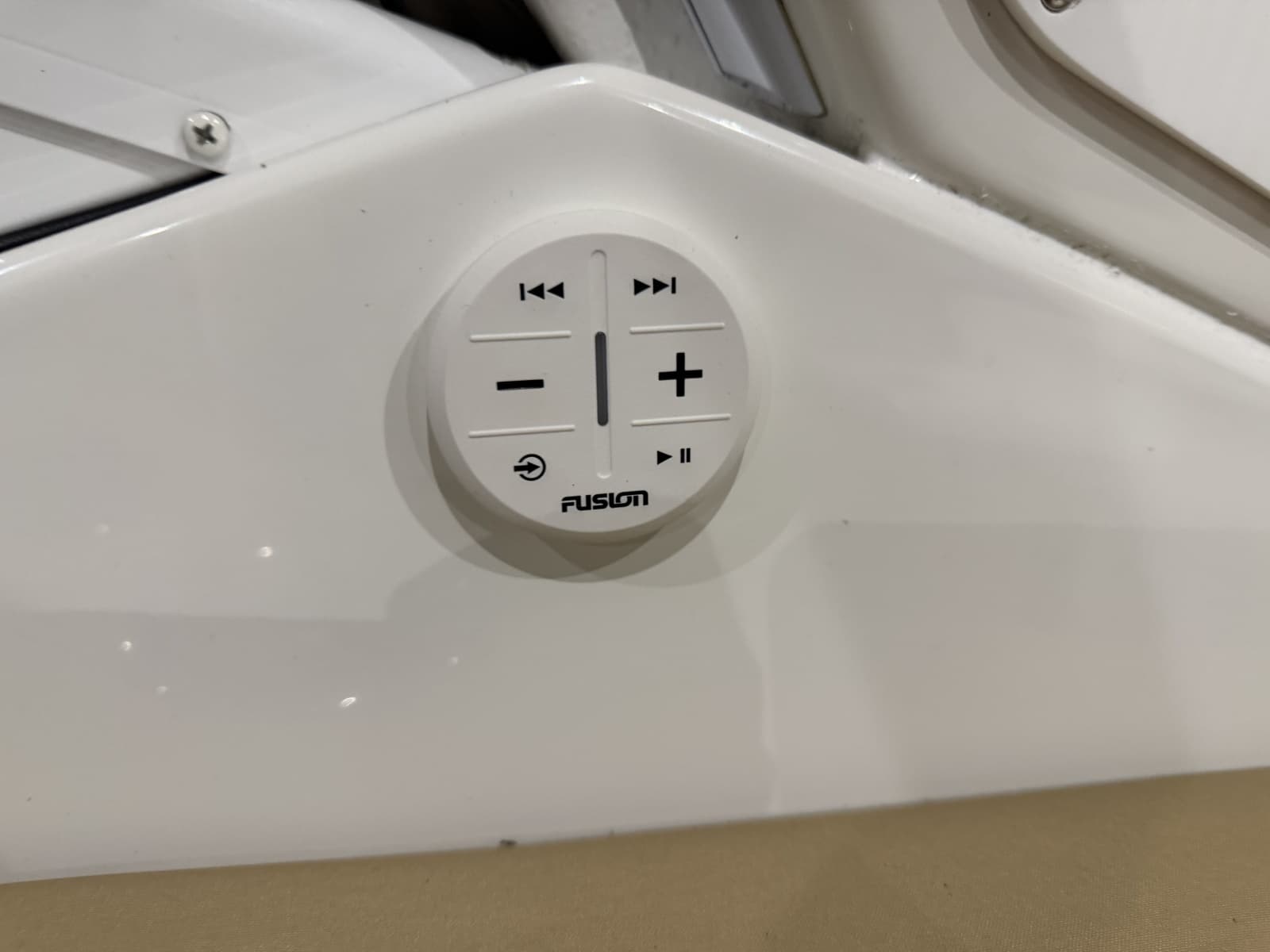 2014 Cruisers 350 Express - Photo 48
