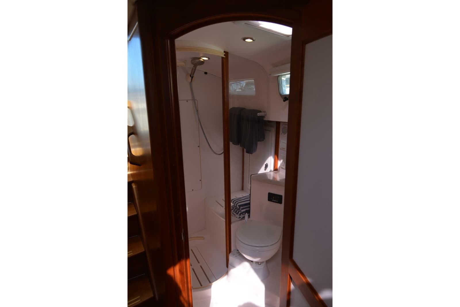 2009 Sabre 34 Express - Photo 95