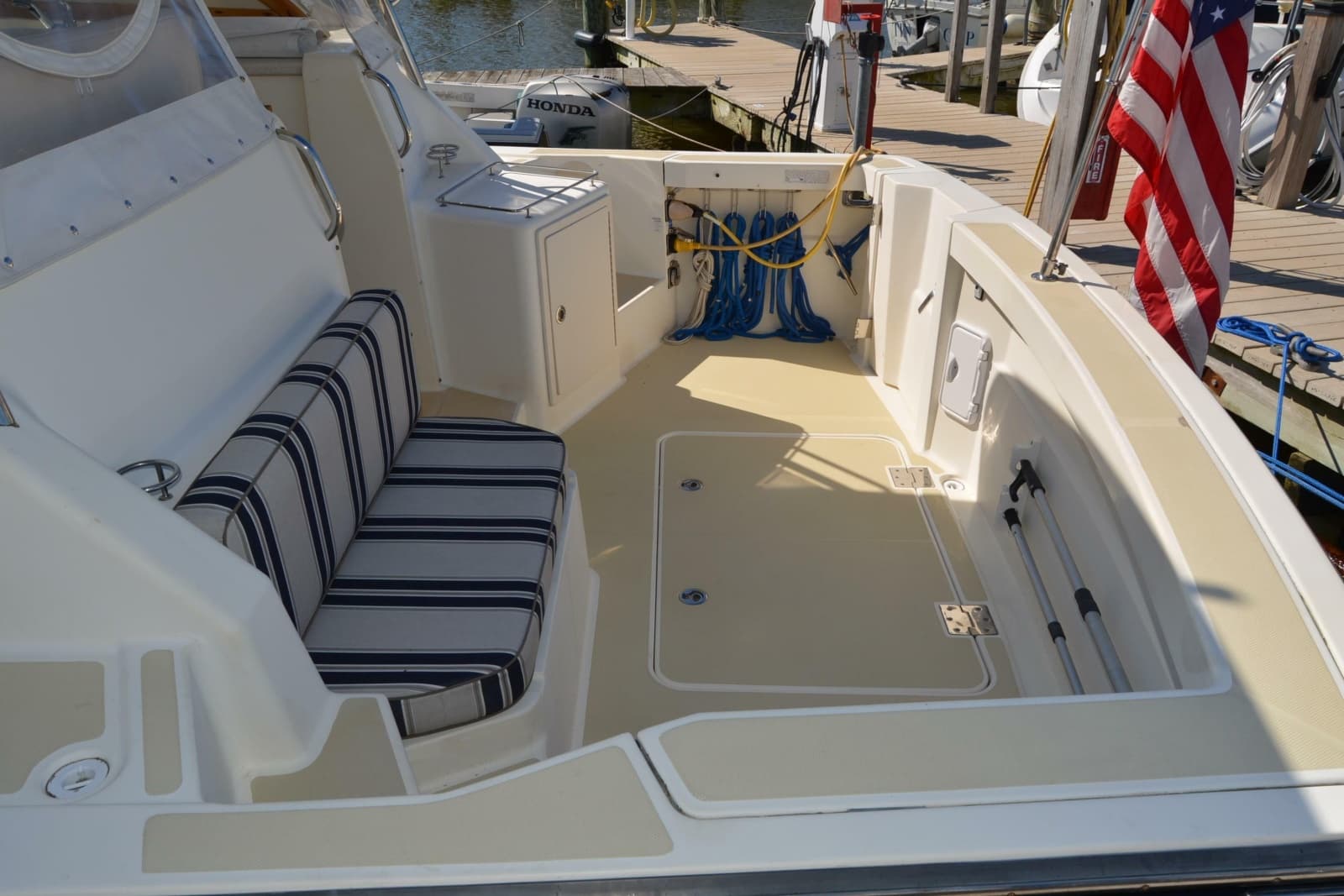 2009 Sabre 34 Express - Photo 8