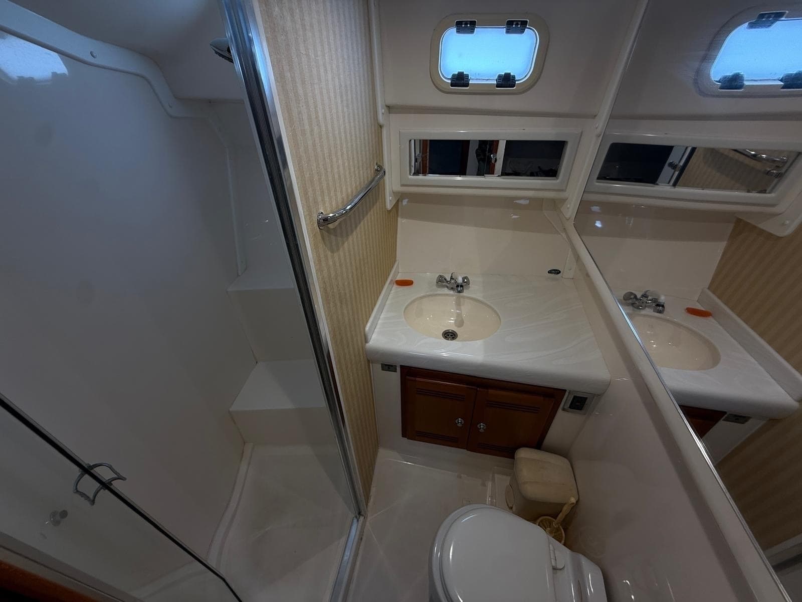 2004 Cabo 35 Flybridge - Photo 22