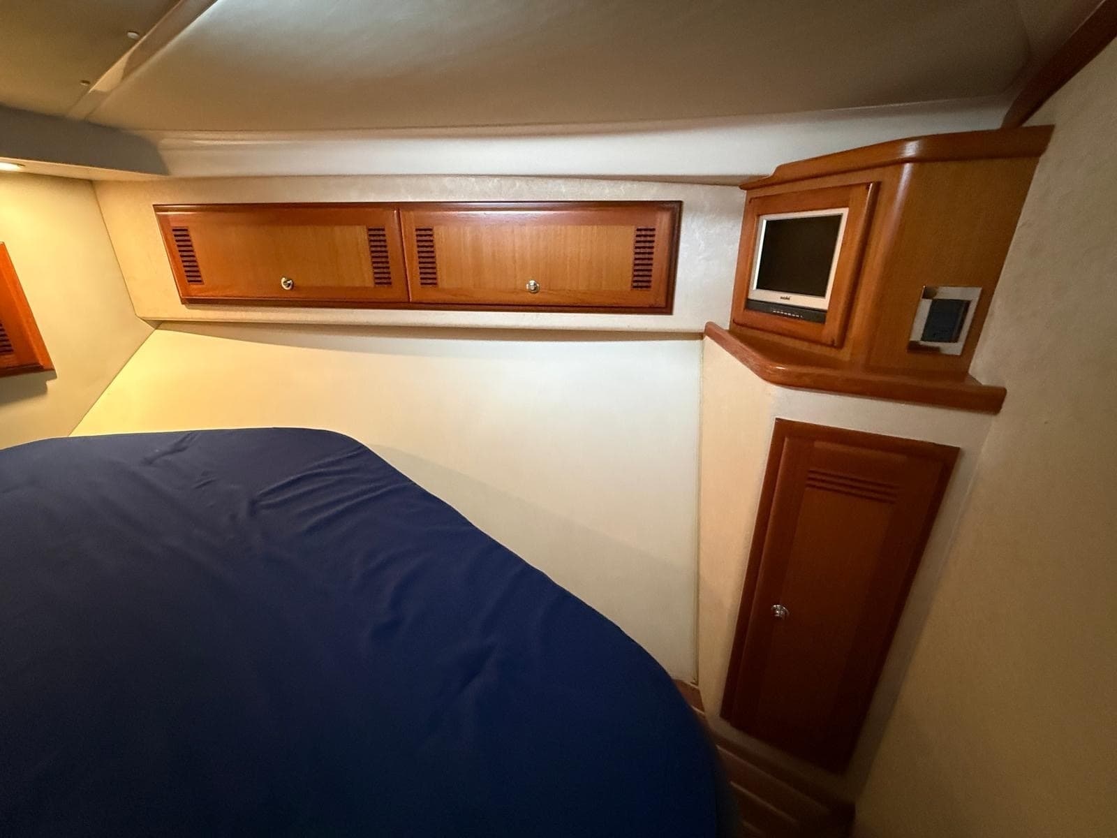 2004 Cabo 35 Flybridge - Photo 23