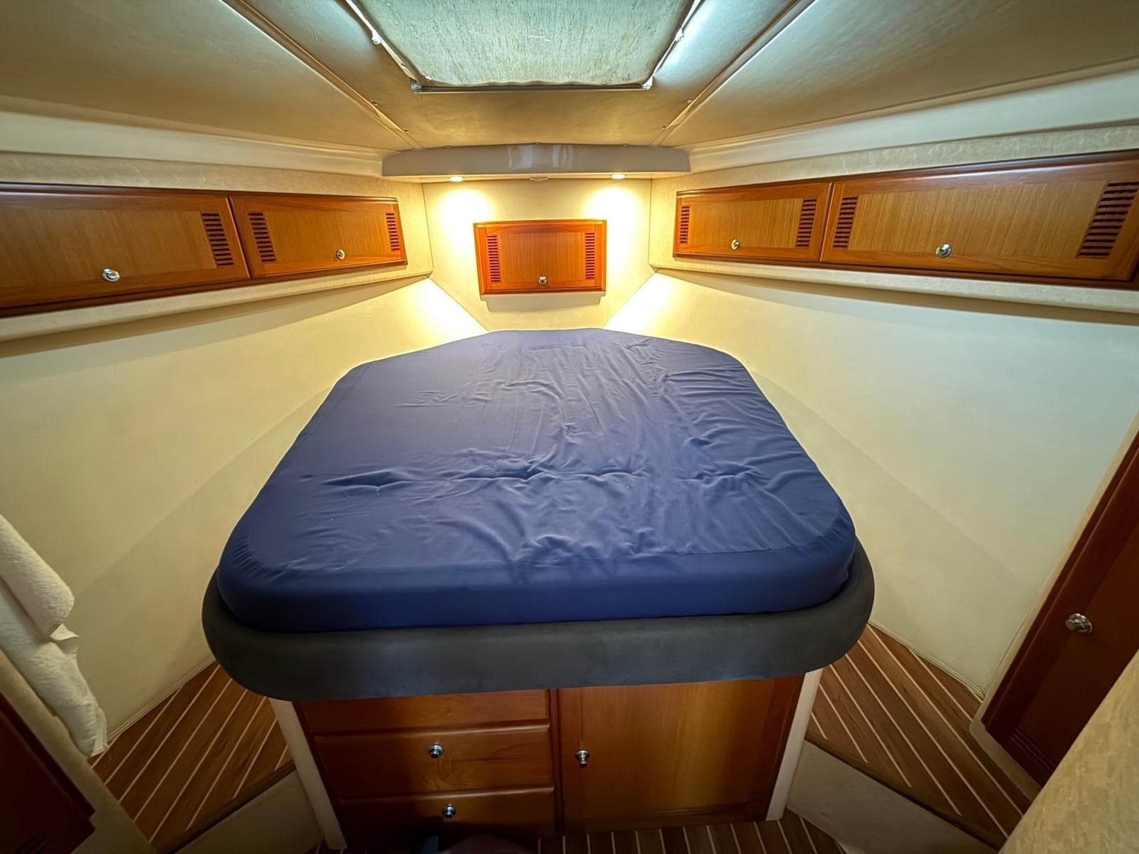 2004 Cabo 35 Flybridge - Photo 24