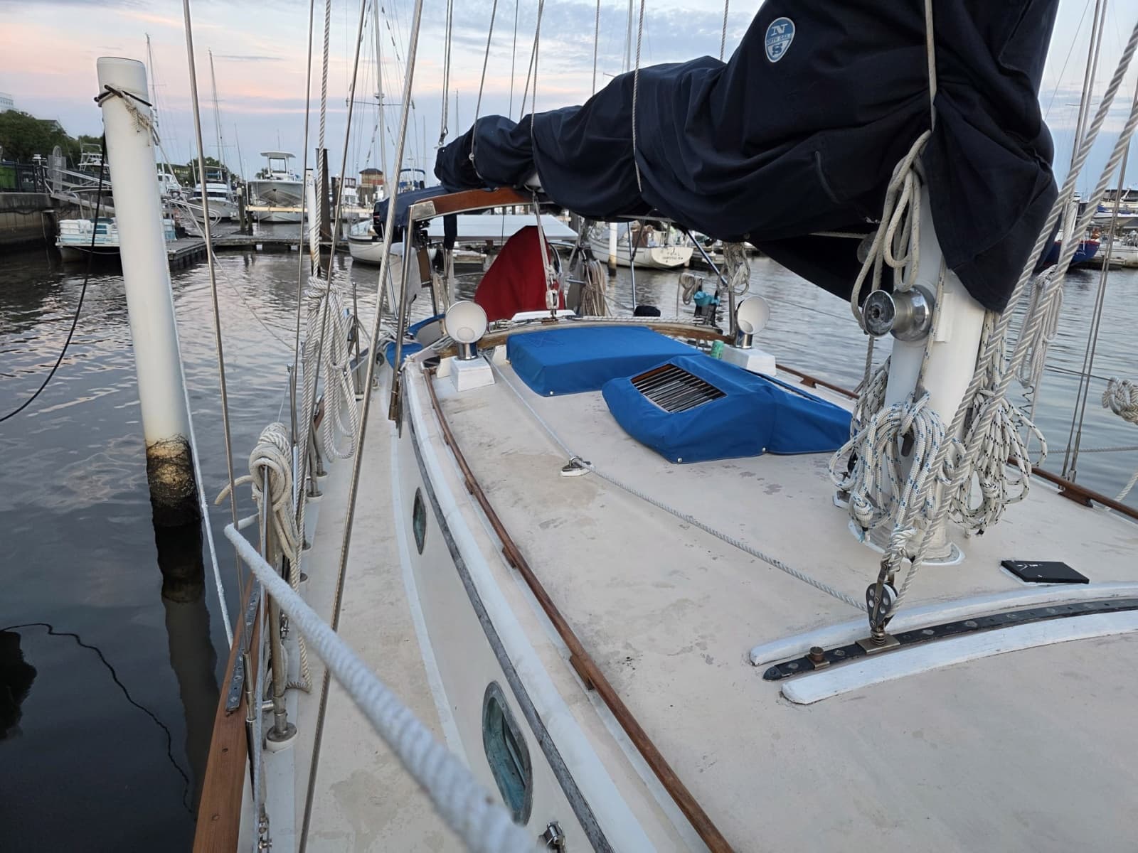 1982 Tayana 37 - Photo 11