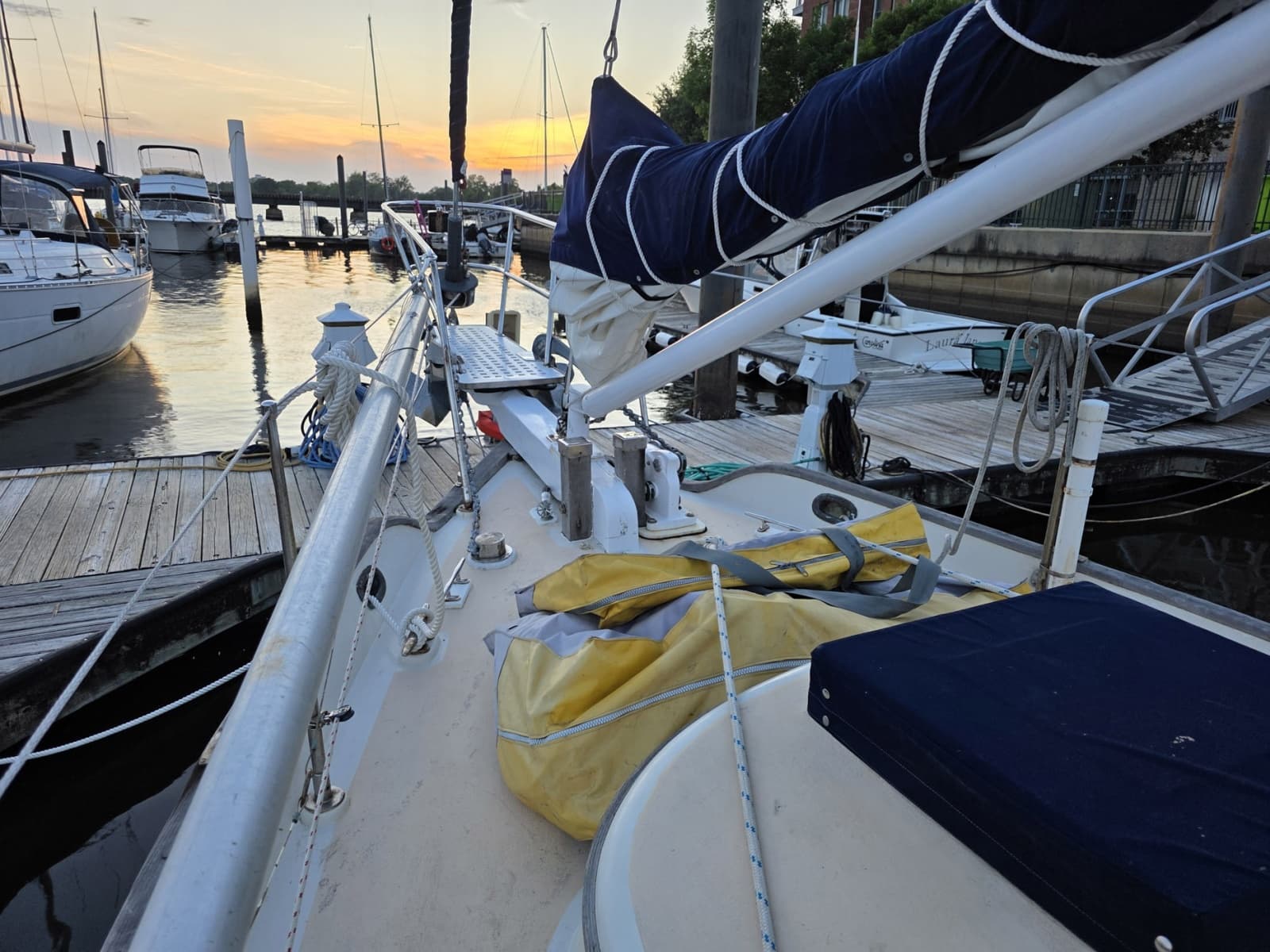 1982 Tayana 37 - Photo 7