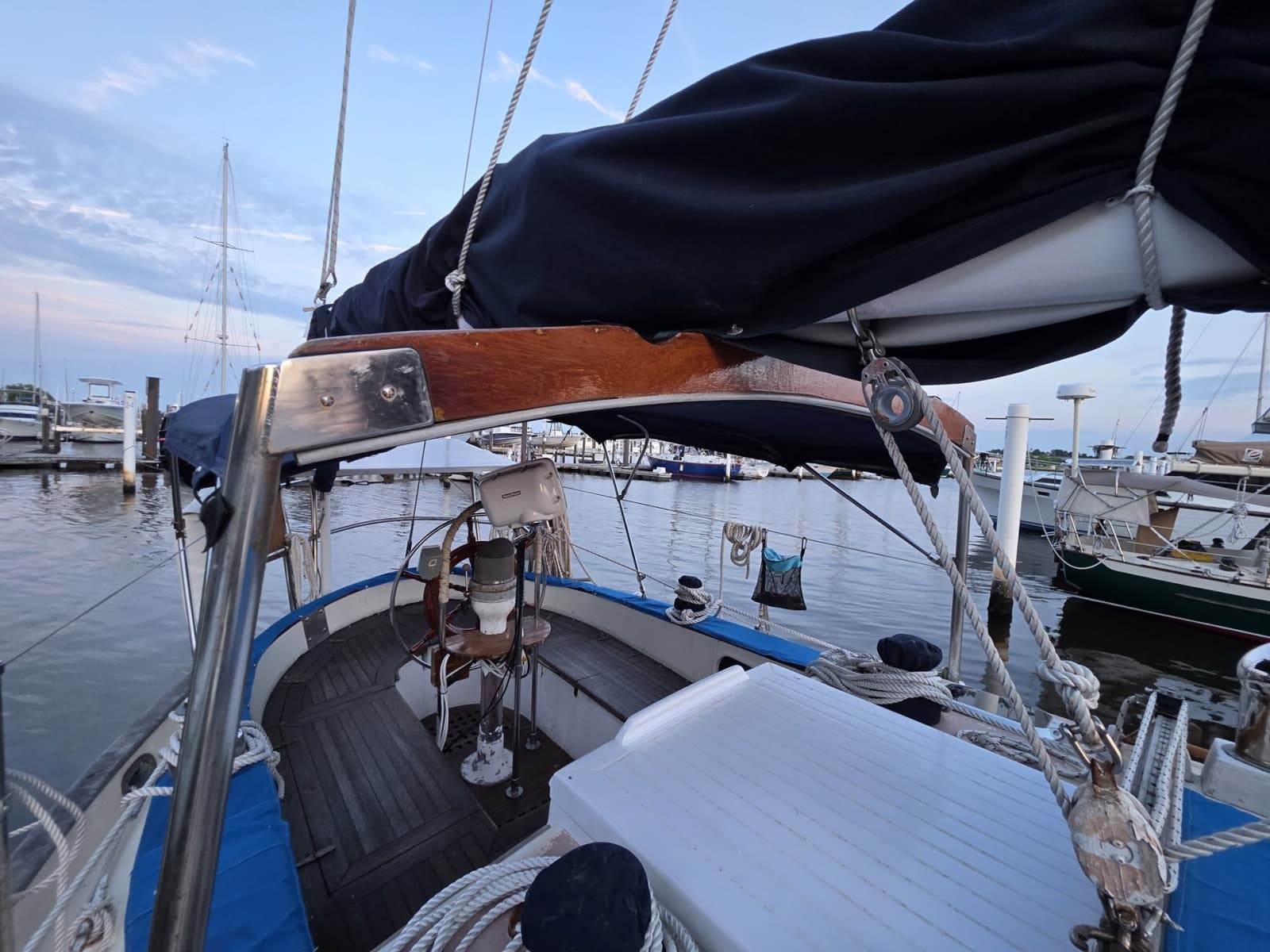 1982 Tayana 37 - Photo 12