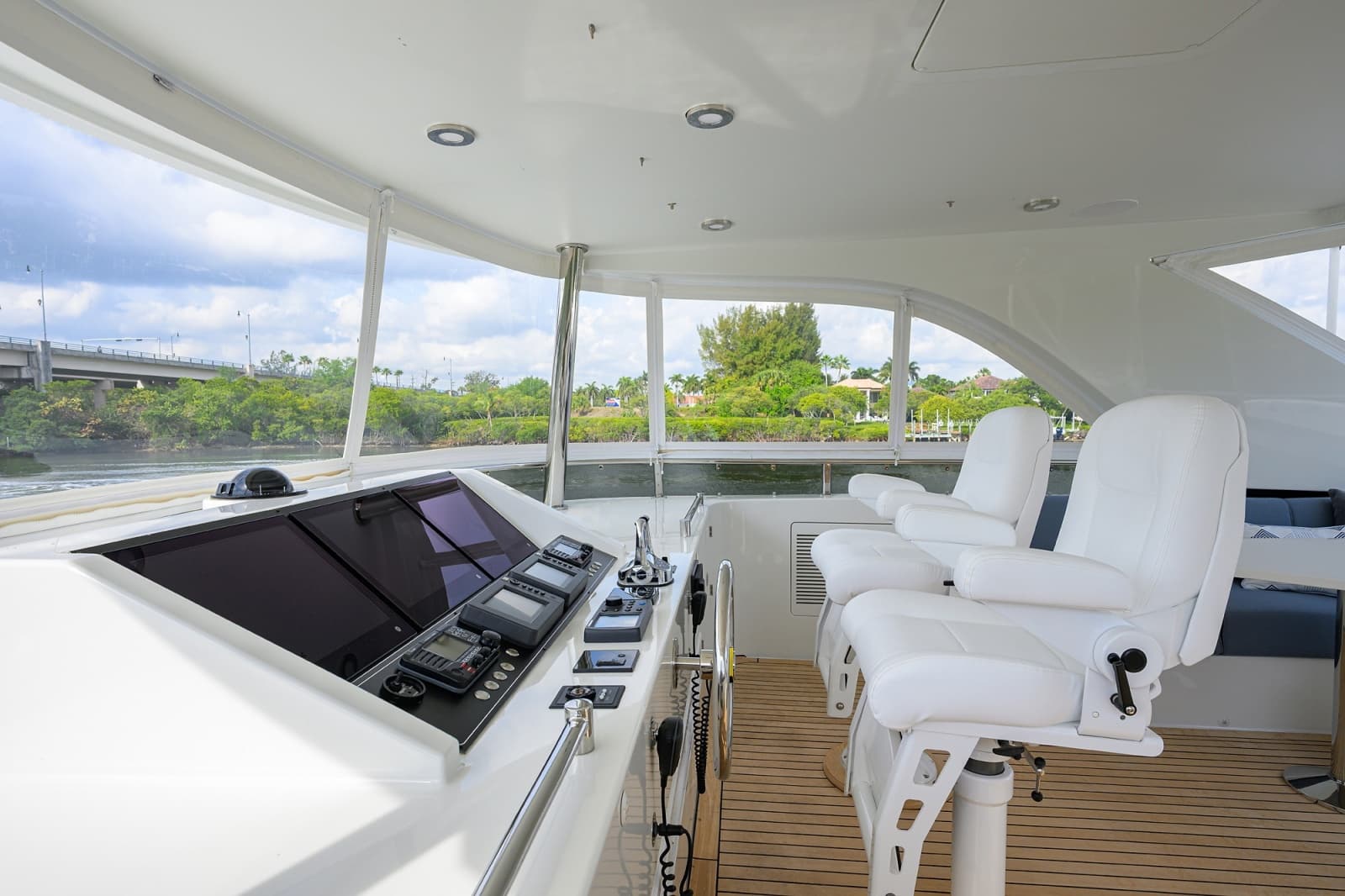 2016 Ocean Alexander 72 Pilothouse - Photo 13