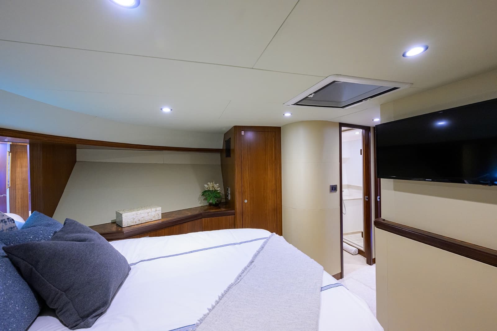 2016 Ocean Alexander 72 Pilothouse - Photo 22