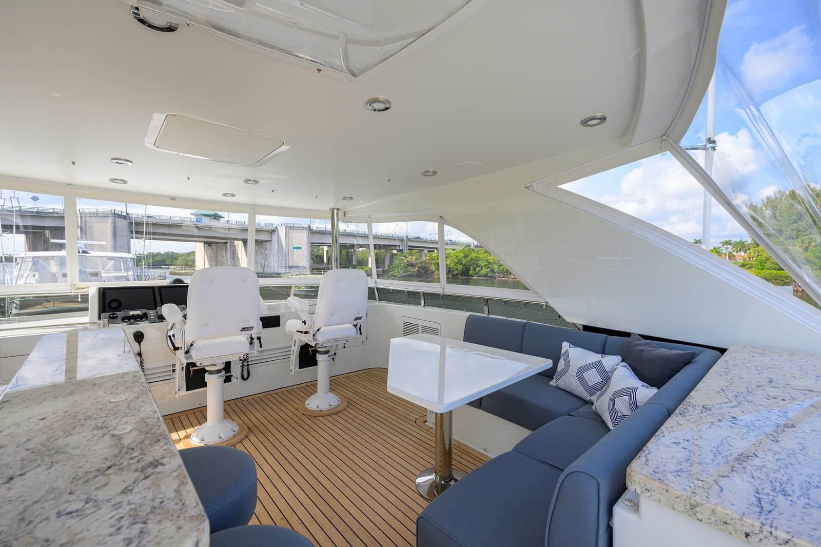 2016 Ocean Alexander 72 Pilothouse - Photo 10