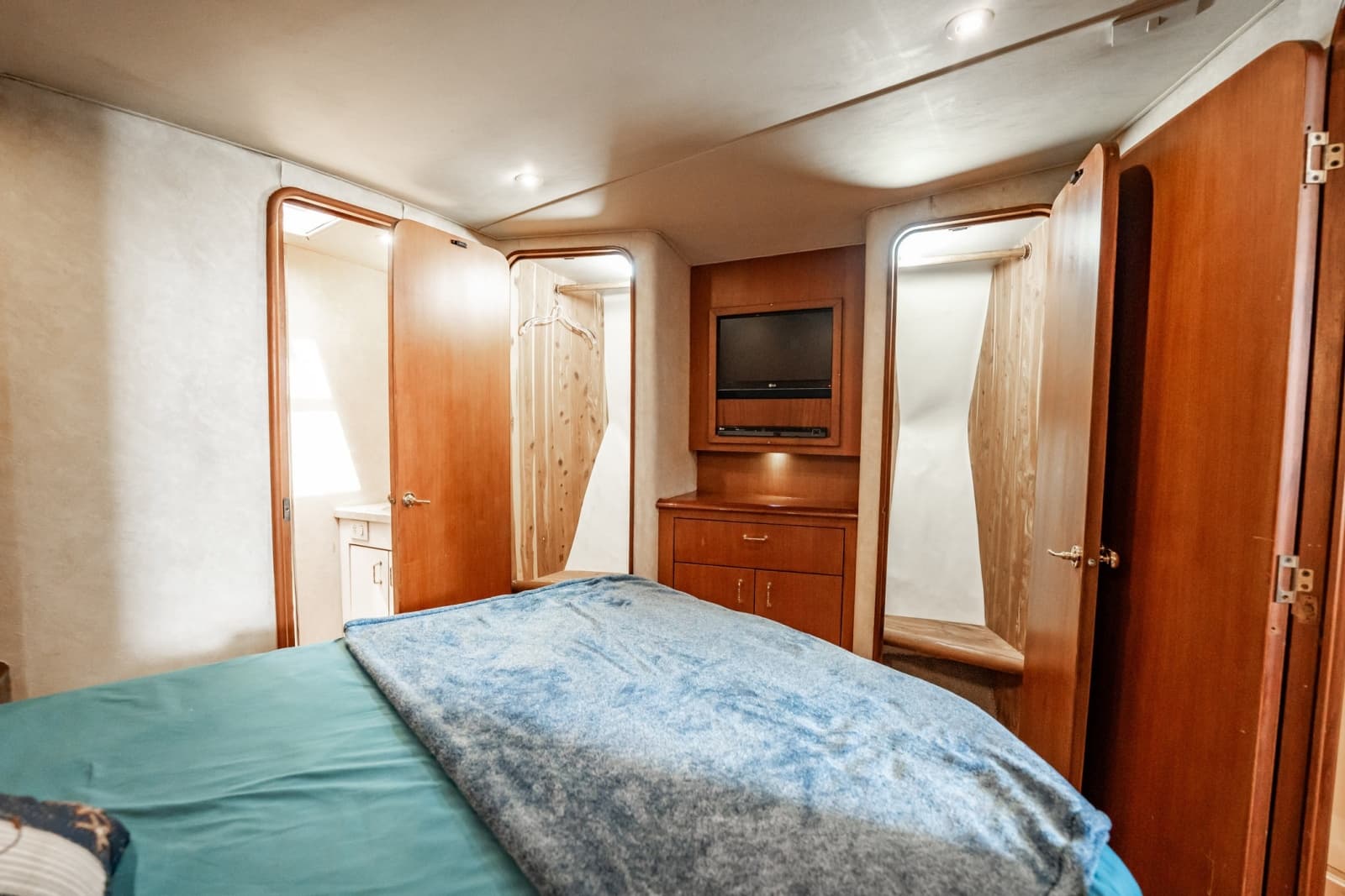 2000 Ocean Yachts 43 Super Sport - Photo 25