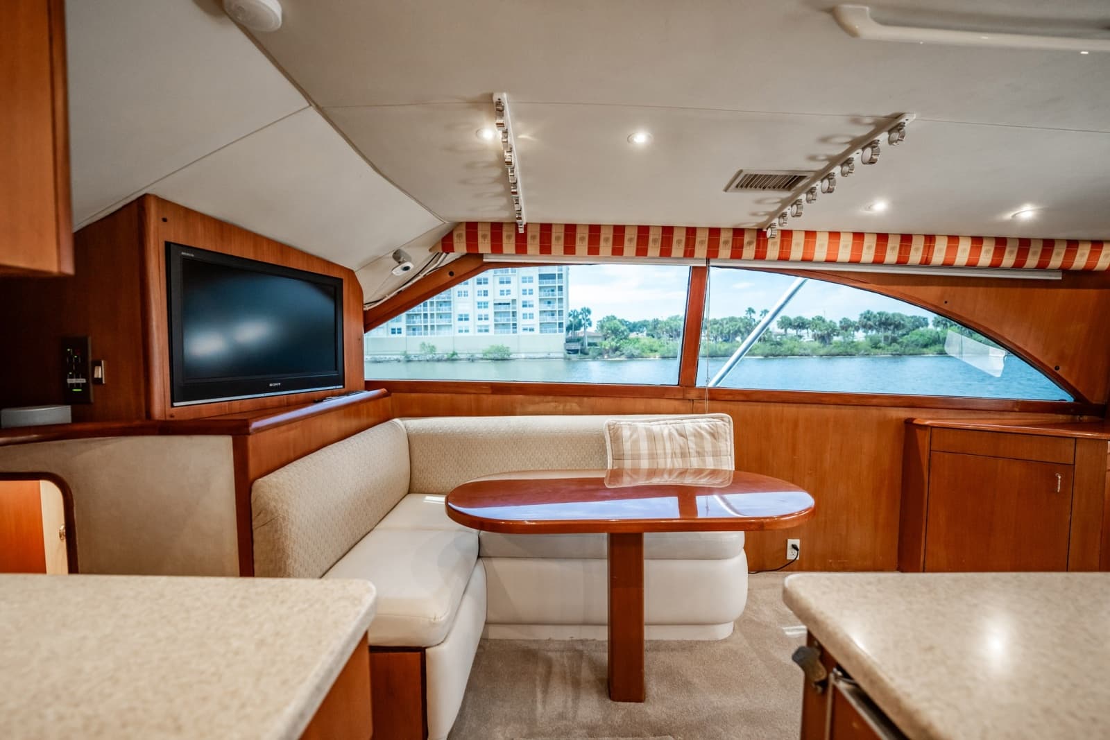 2000 Ocean Yachts 43 Super Sport - Photo 21