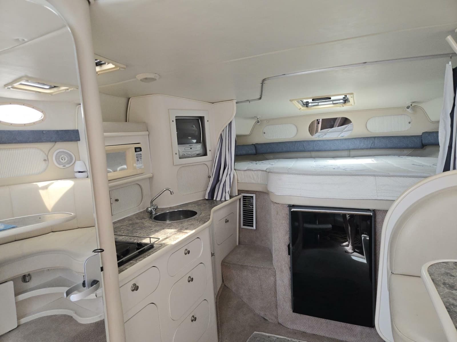 1999 Rinker 330 Fiesta Vee - Photo 3