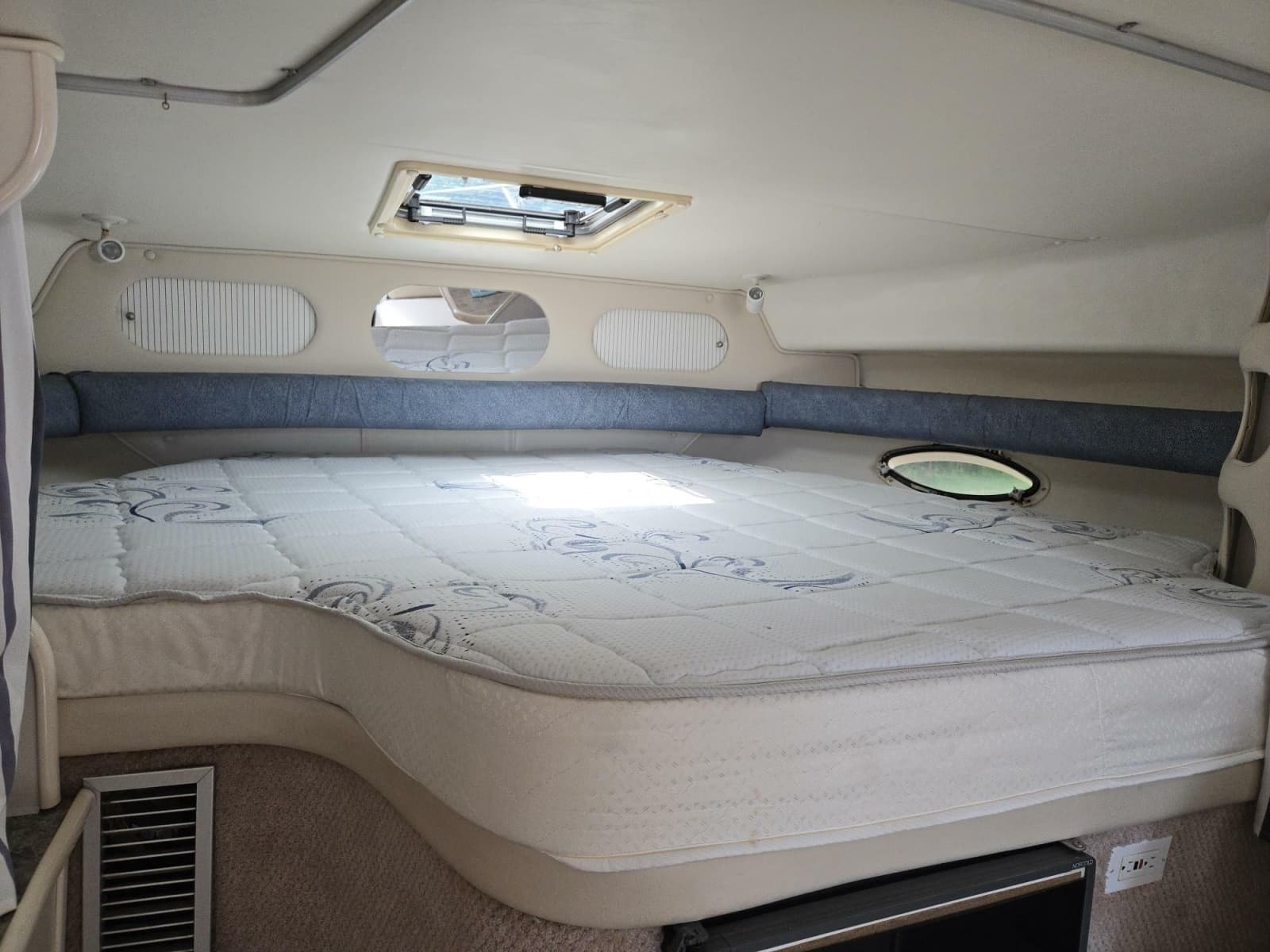 1999 Rinker 330 Fiesta Vee - Photo 14