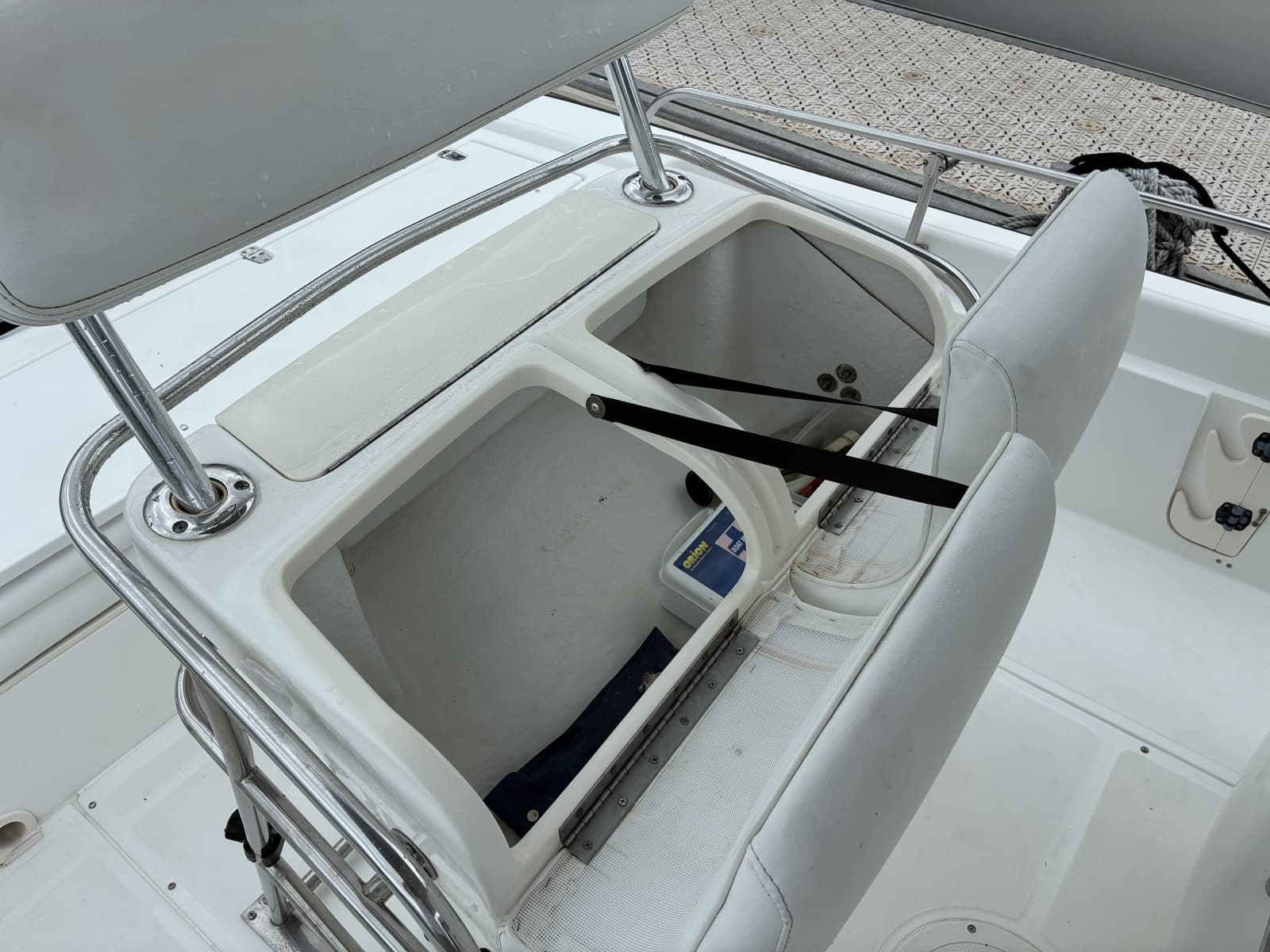 2004 Boston Whaler 220 Dauntless - Photo 8