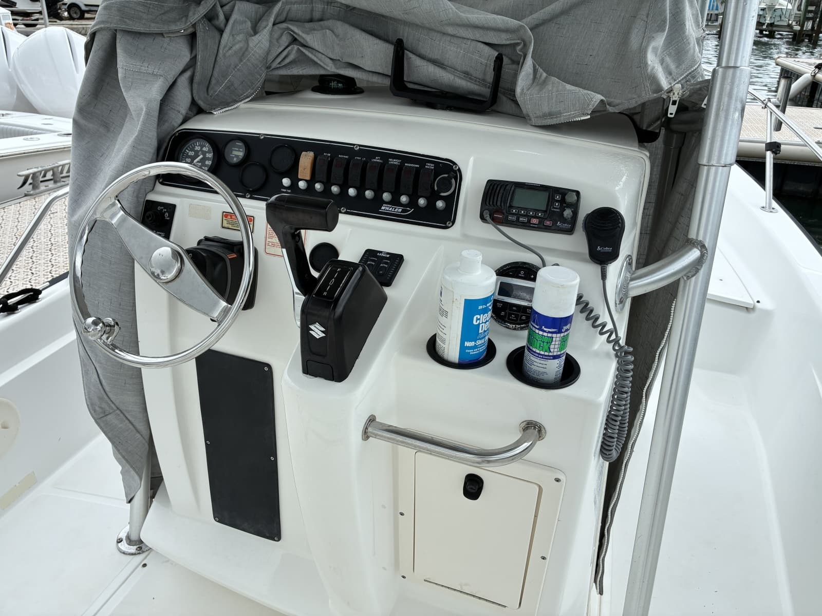 2004 Boston Whaler 220 Dauntless - Photo 3