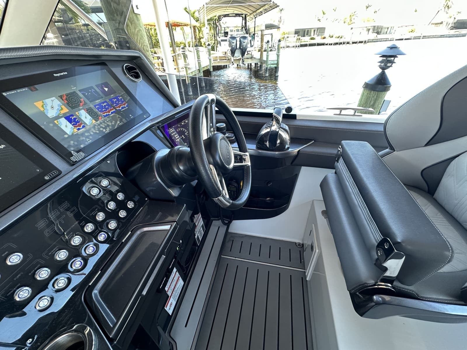 2022 Galeon 325 GTO - Photo 24