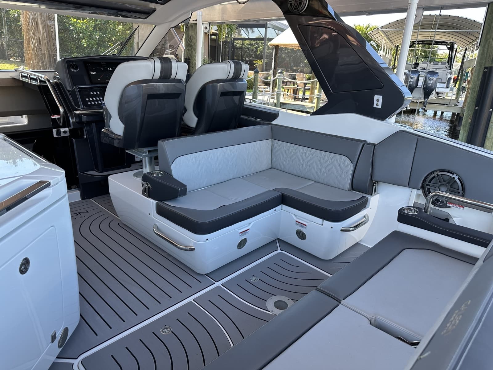 2022 Galeon 325 GTO - Photo 12