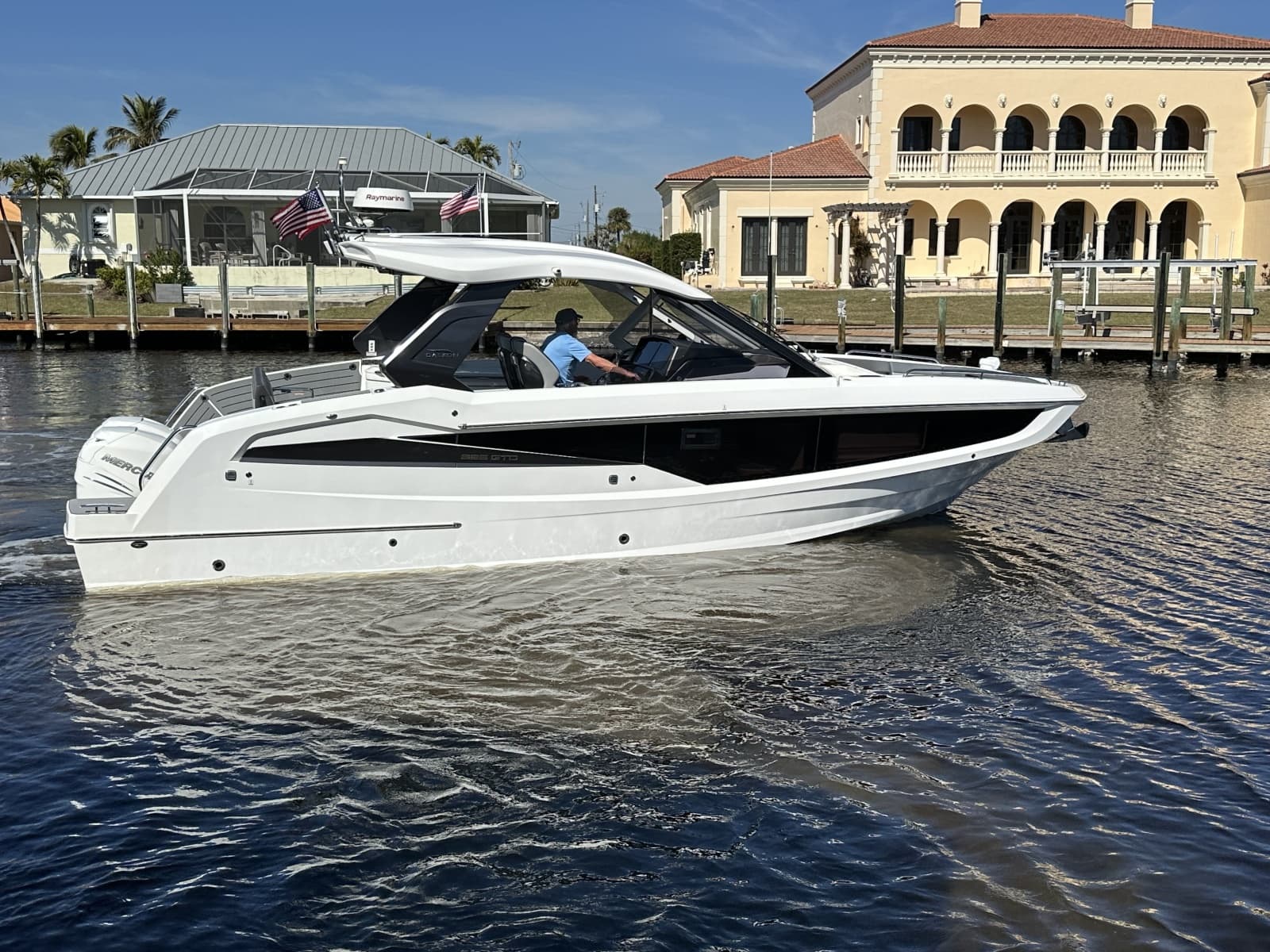 2022 Galeon 325 GTO - Photo 1