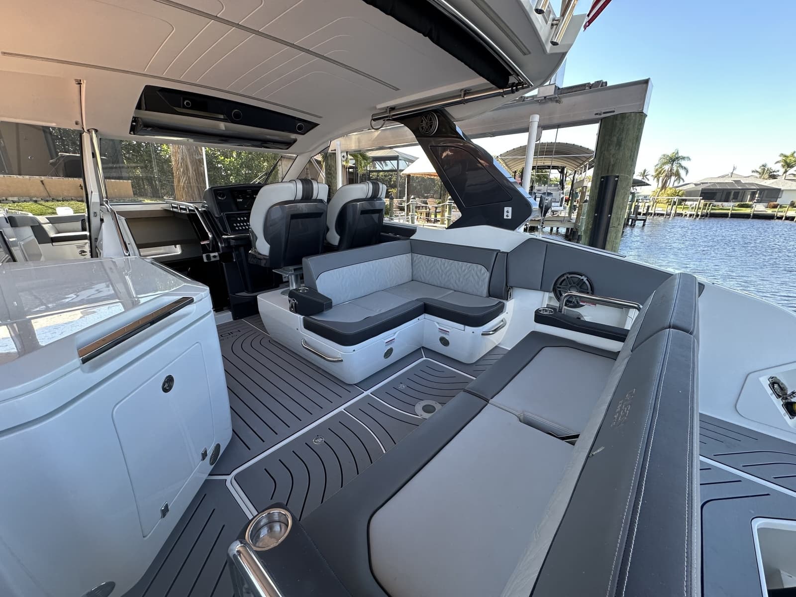 2022 Galeon 325 GTO - Photo 11