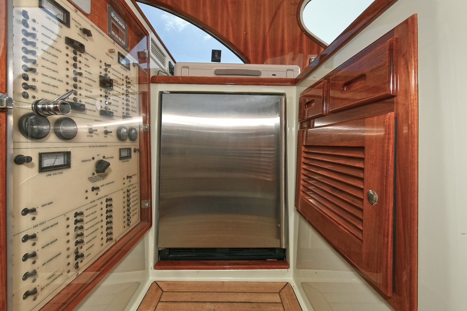 2005 San Juan Downeast Express - Photo 43