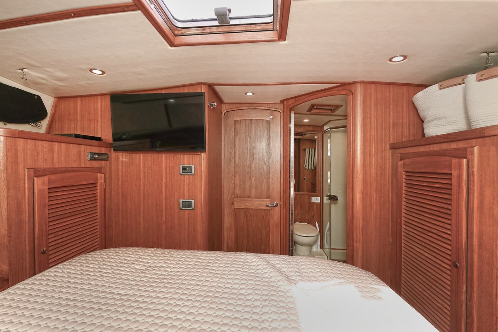 2005 San Juan Downeast Express - Photo 10