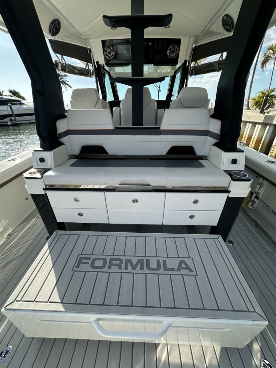 2024 Formula 387 Center Console Fish - Photo 15