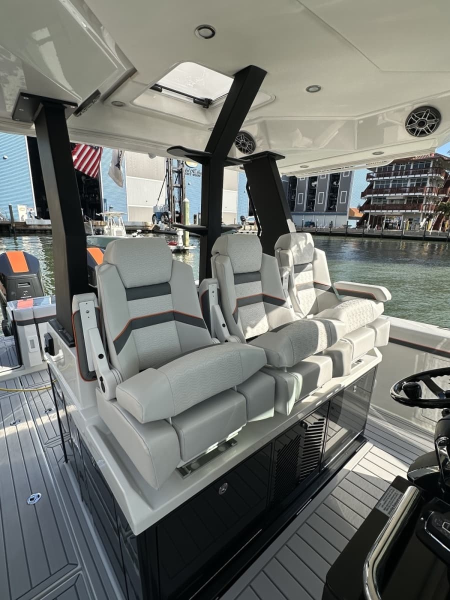 2024 Formula 387 Center Console Fish - Photo 13