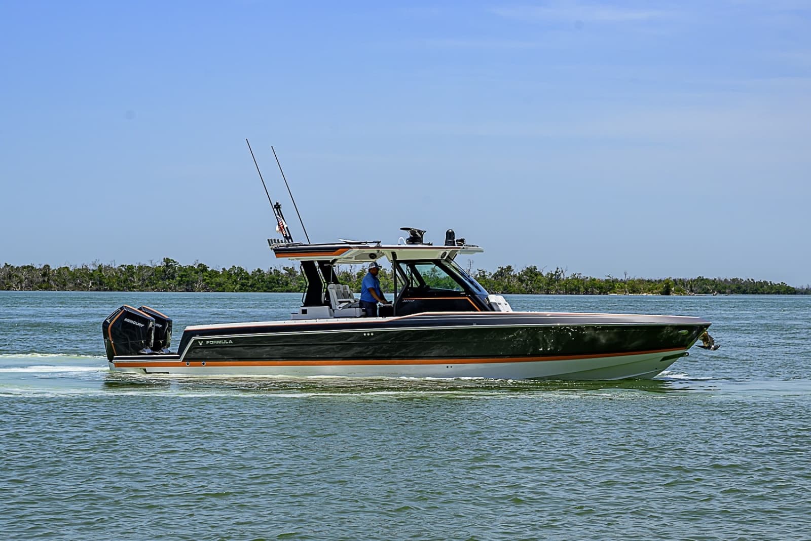 2024 Formula 387 Center Console Fish - Photo 1
